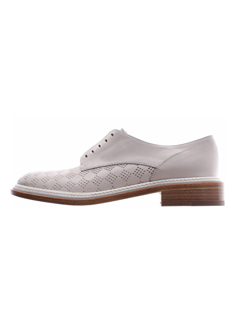 brogue veterschoen beige met geperforeerde ruit in neus