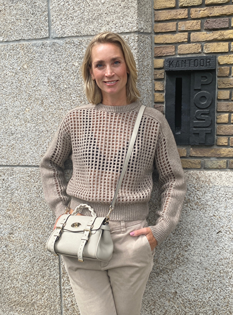 Pull taupe met zilver opengewerkt