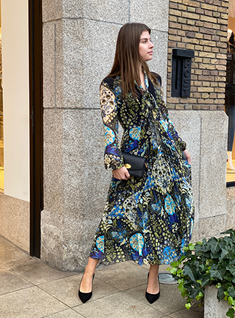 Jurk bloemen dessin plisse zwart blauw