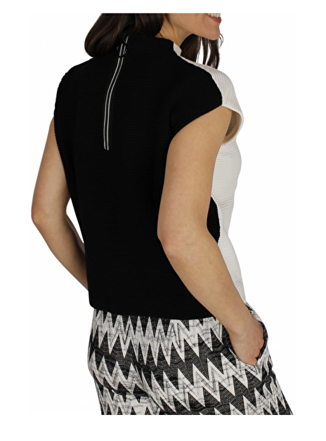 Top offwhite, zwart geribbeld structuur