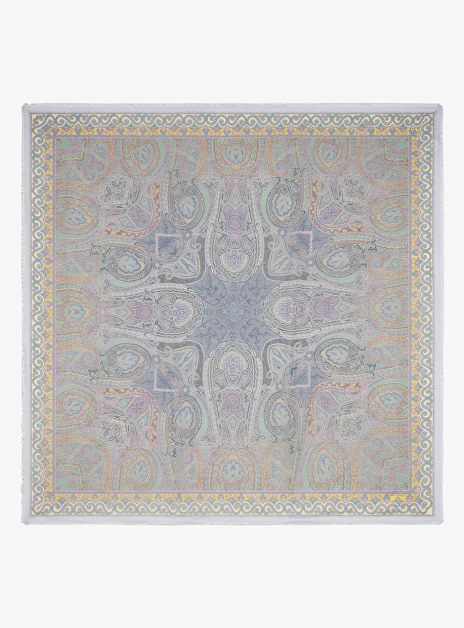 Shawl lichtblauw met multi color dessin