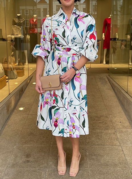 Jurk capri wit bloem dessin ceintuur en ballonmouw