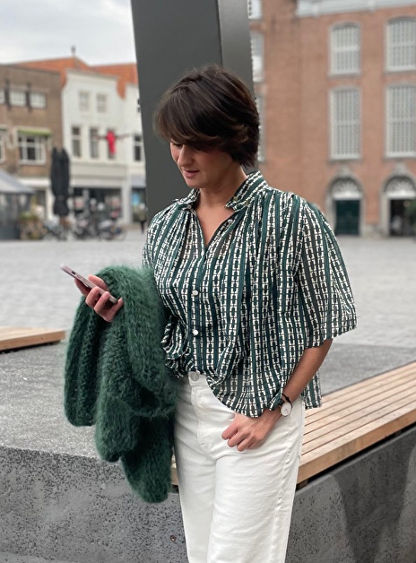 Blouse voile groen offwhite grafische print