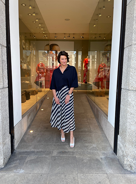 Rok marine wit opengewerkte stof