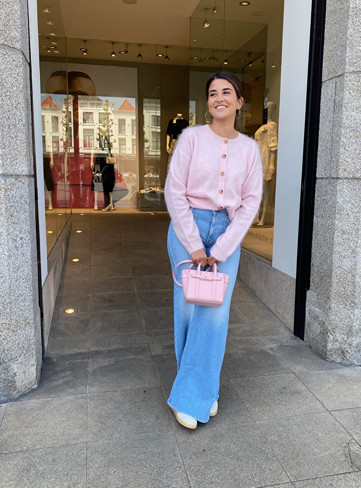 Happy in Iris von Arnim